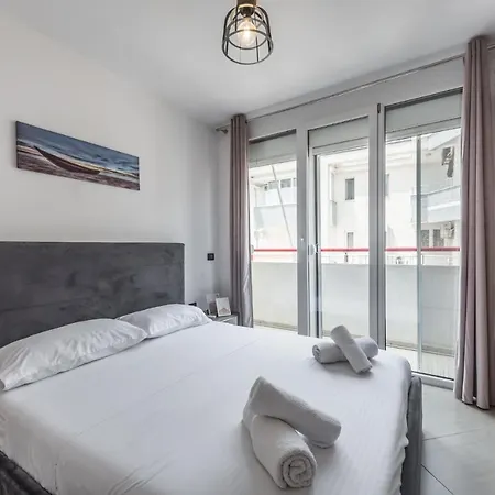 Enjoy Sunset Walks At Modern Beachside Apt * دراس
